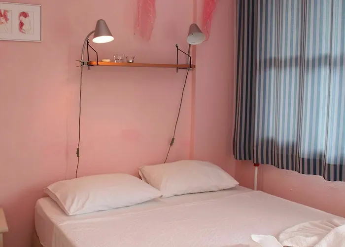 Πανσιόν Domizil Lina Art Guzelcamlı